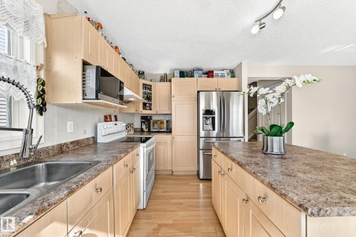 17408 87 Street, Edmonton, AB 