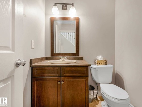 Image quality insufficient for description - 1325 Latta Crescent, Edmonton, AB - Indoor Photo Showing Bathroom