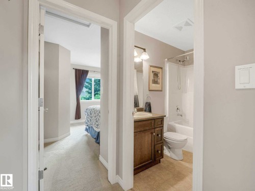 Image quality insufficient for description - 1325 Latta Crescent, Edmonton, AB - Indoor Photo Showing Bathroom