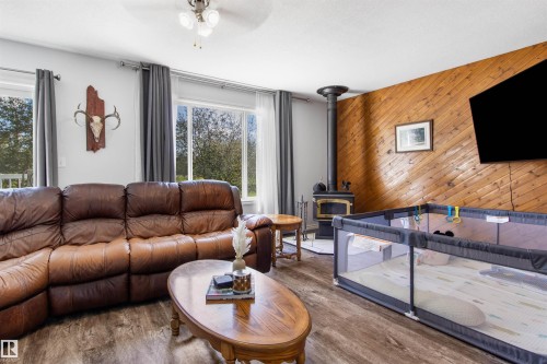 310 Hwy 13 E, Alder Flats, AB 