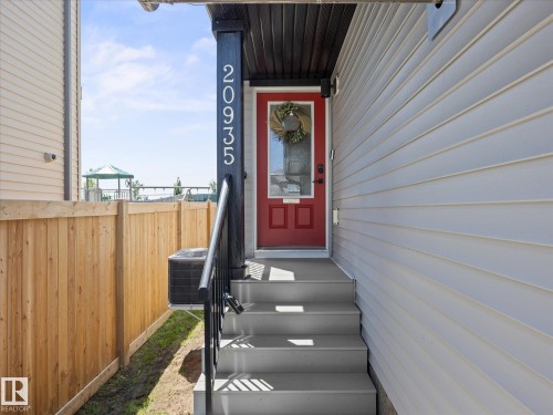 20935 95 Avenue, Edmonton, AB 