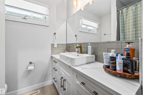 10130 62 Street, Edmonton, AB - Indoor Photo Showing Bathroom