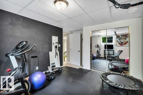 Versatile bonus room featuring recessed lighting, a drop ceiling, rubber mat flooring, and a mirrored closet - 11742 29 Avenue, Edmonton, AB 