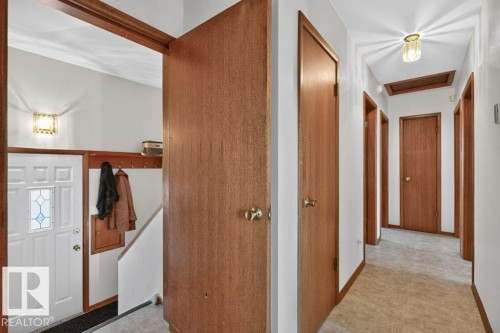 8424 70 Street, Edmonton, AB 