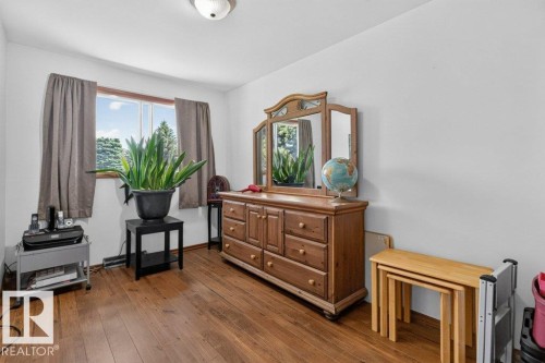 8424 70 Street, Edmonton, AB 