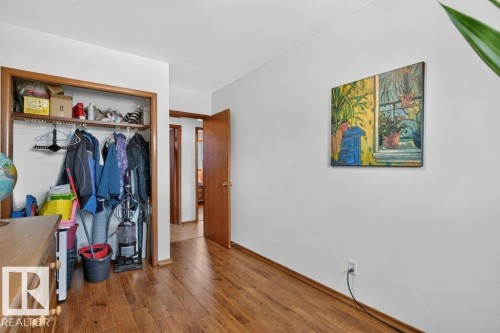 8424 70 Street, Edmonton, AB 