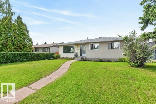 8424 70 Street, Edmonton, AB 