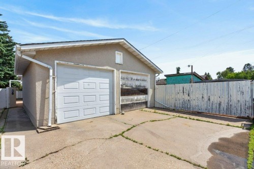 8424 70 Street, Edmonton, AB 