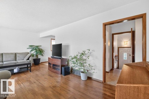 8424 70 Street, Edmonton, AB 