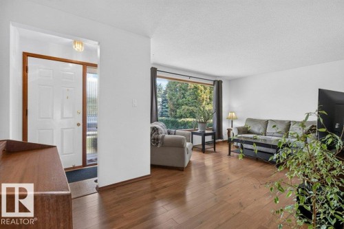8424 70 Street, Edmonton, AB 