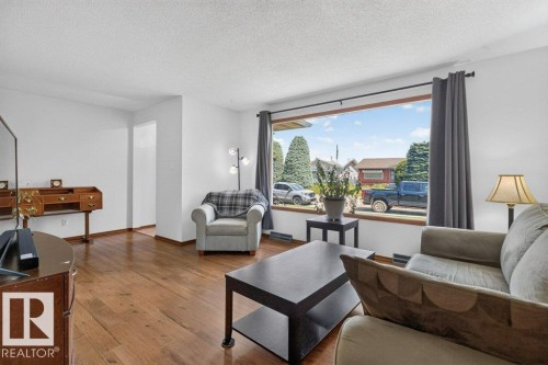8424 70 Street, Edmonton, AB 