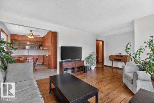 8424 70 Street, Edmonton, AB 