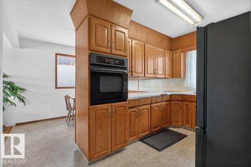 8424 70 Street, Edmonton, AB 