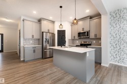 6484 KING Wynd  Edmonton, AB T6W 3Z9