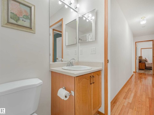 Image quality insufficient for description - 13825 128A Avenue, Edmonton, AB - Indoor Photo Showing Bathroom