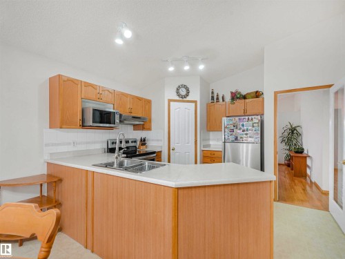 Image quality insufficient for description - 13825 128A Avenue, Edmonton, AB - Indoor Photo Showing Kitchen With Double Sink