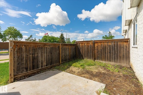 Private fenced yard with a concrete patio - 186 Cornell Crest, Edmonton, AB 