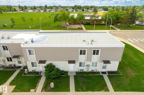 Multi-unit residential property featuring flat roofs and a neutral-toned exterior - 186 Cornell Crest, Edmonton, AB 