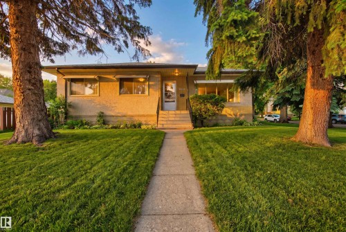 7704 104 Avenue, Edmonton, AB 