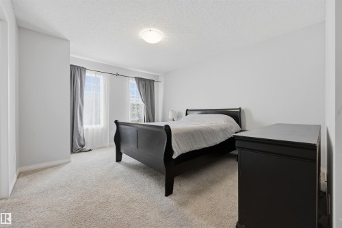 818 Eagleson Link, Edmonton, AB 