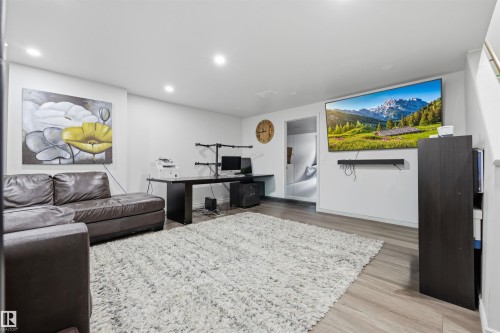 818 Eagleson Link, Edmonton, AB 