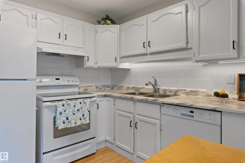 10642 153 Avenue, Edmonton, AB 