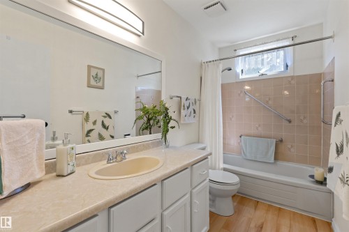 10642 153 Avenue, Edmonton, AB 