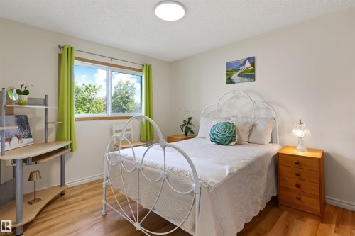 10642 153 Avenue, Edmonton, AB 