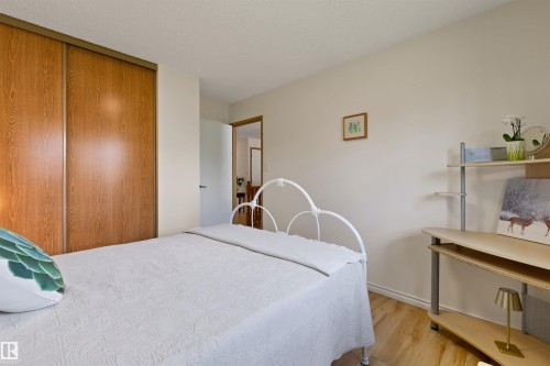 10642 153 Avenue, Edmonton, AB 