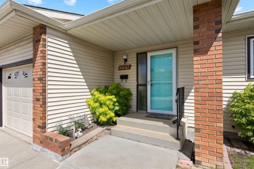 10642 153 Avenue, Edmonton, AB 