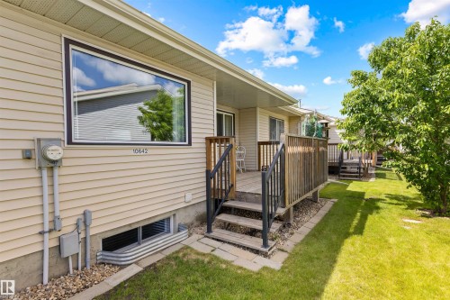 10642 153 Avenue, Edmonton, AB 