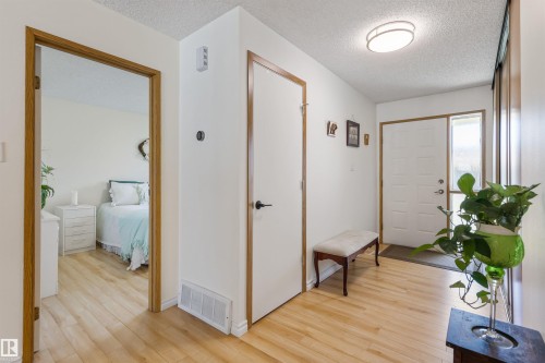 10642 153 Avenue, Edmonton, AB 