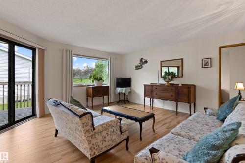 10642 153 Avenue, Edmonton, AB 