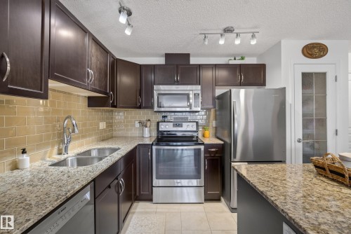 215 2045 Grantham Crest, Edmonton, AB 