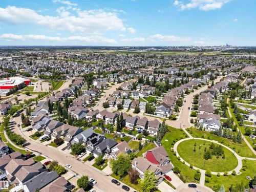 Residential neighborhood featuring multiple streets, detached homes, and a circular park space - 3061 Spence Wynd, Edmonton, AB 