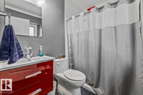 8720 152B Avenue, Edmonton, AB 