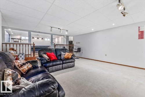 8720 152B Avenue, Edmonton, AB 