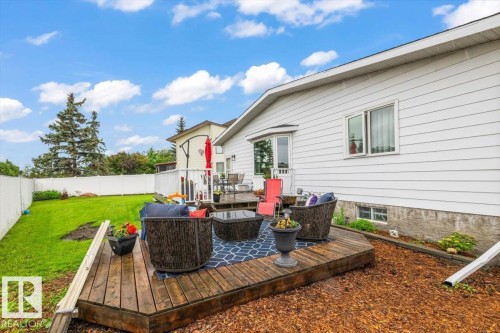 8720 152B Avenue, Edmonton, AB 