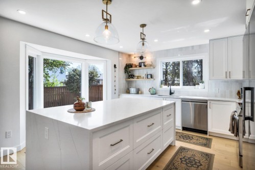 2021 112A Street, Edmonton, AB 