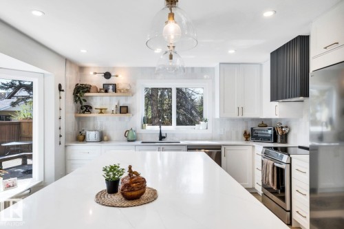 2021 112A Street, Edmonton, AB 