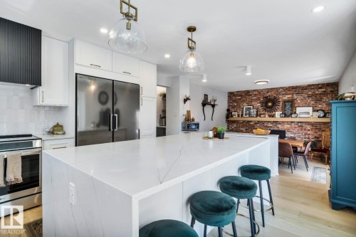 2021 112A Street, Edmonton, AB 
