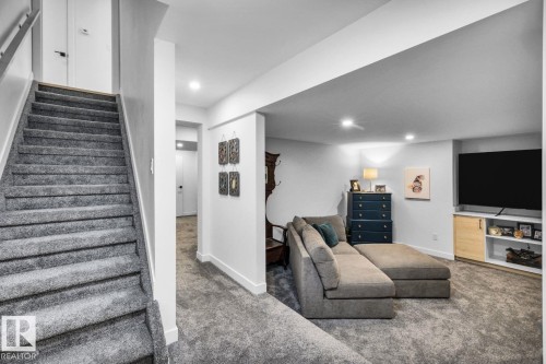 2021 112A Street, Edmonton, AB 