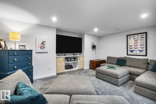 2021 112A Street, Edmonton, AB 