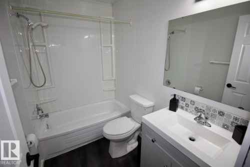 8F Castle Terrace, Edmonton, AB - Indoor Photo Showing Bathroom