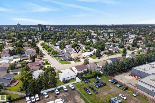 Residential neighborhood featuring a mix of mature trees and single-family homes - 2712 104 Street, Edmonton, AB 
