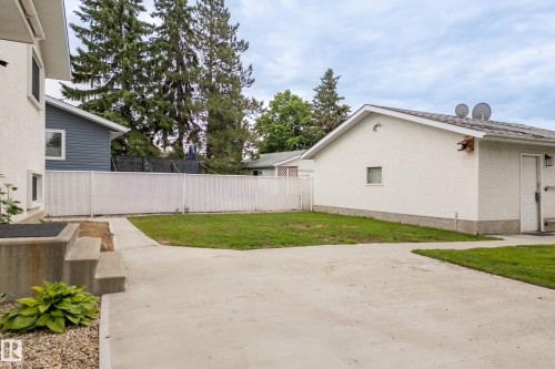 712 Knottwood Road, Edmonton, AB 