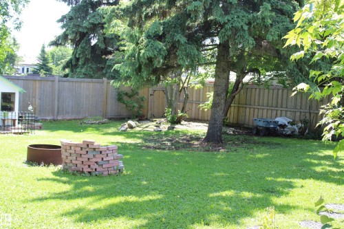 2007 67 Street, Edmonton, AB 