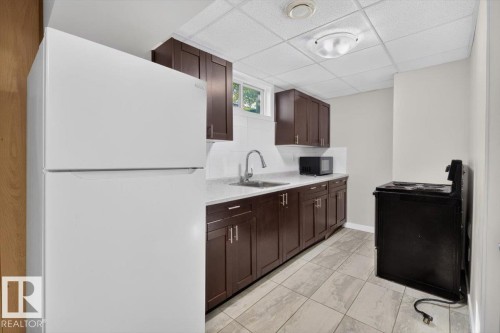 7807 128 Avenue, Edmonton, AB 