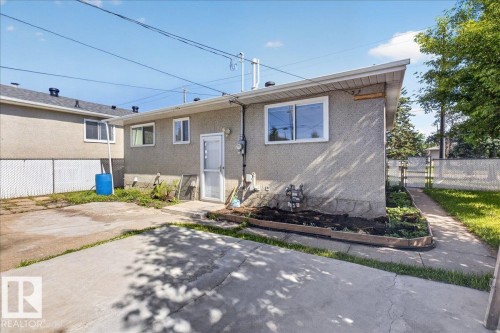 7807 128 Avenue, Edmonton, AB 