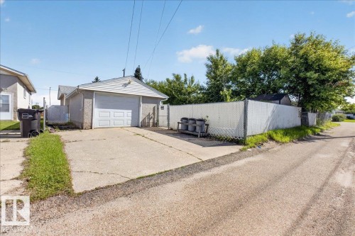7807 128 Avenue, Edmonton, AB 
